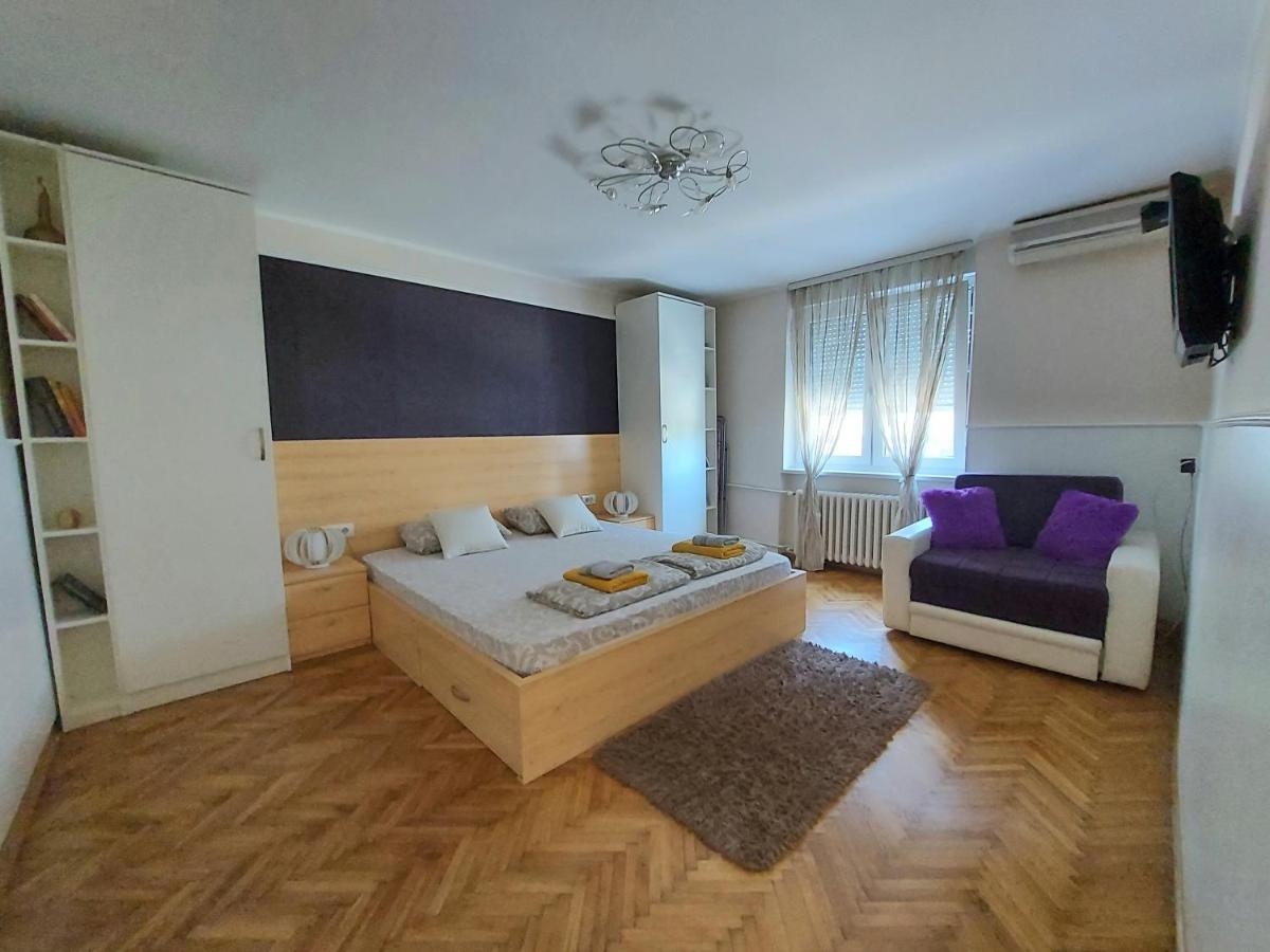 Central Apartment With Garage Новий Сад Екстер'єр фото