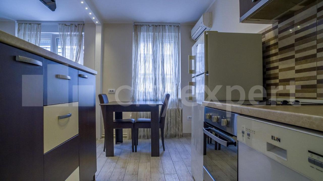 Central Apartment With Garage Новий Сад Екстер'єр фото